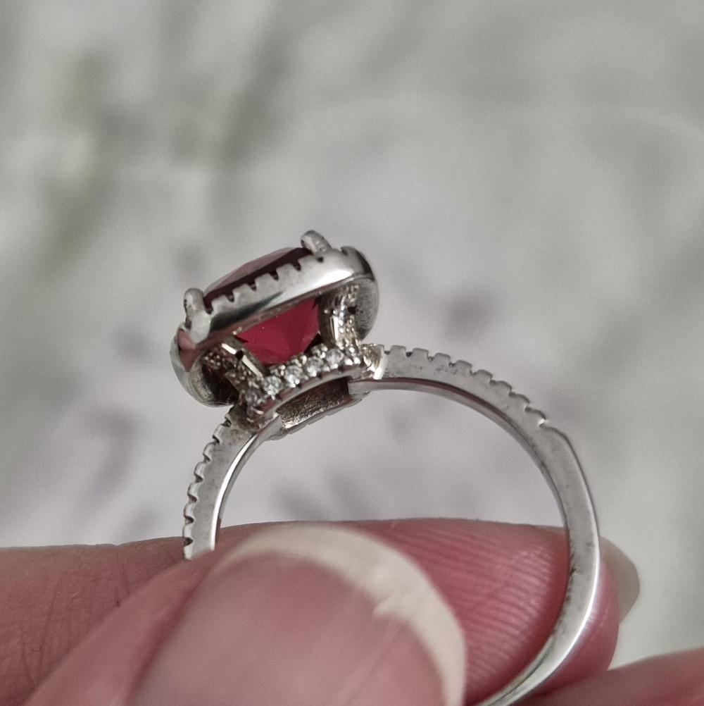 Elegant Silver and Red Gemstone Ring - Picture 5 of 5